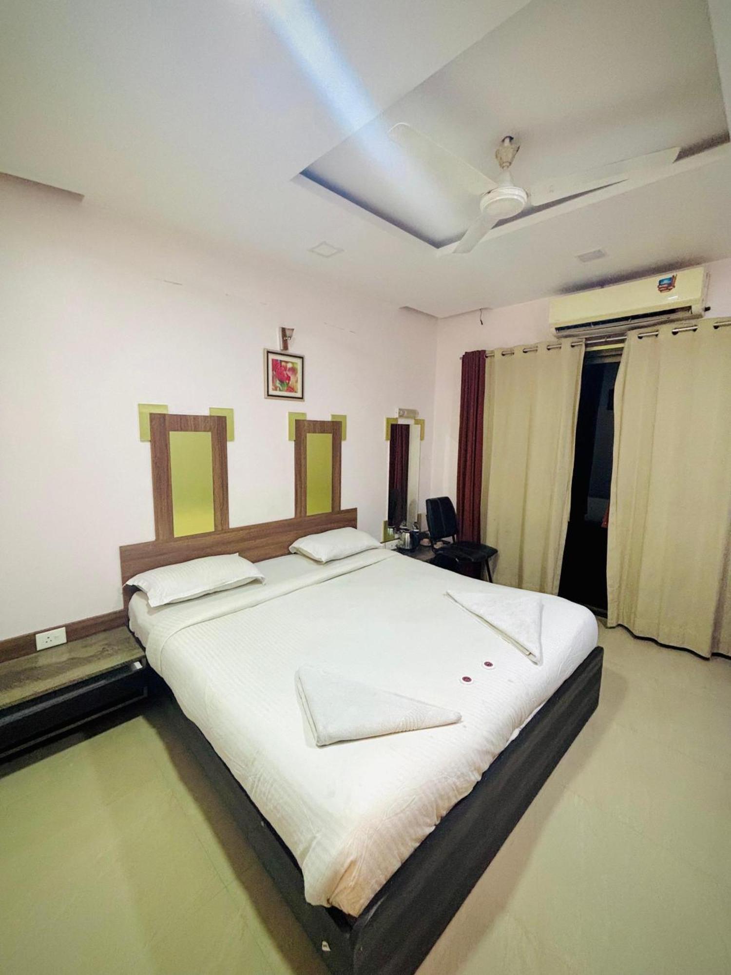 לונבלה Hotel Laxmi Residency מראה חיצוני תמונה