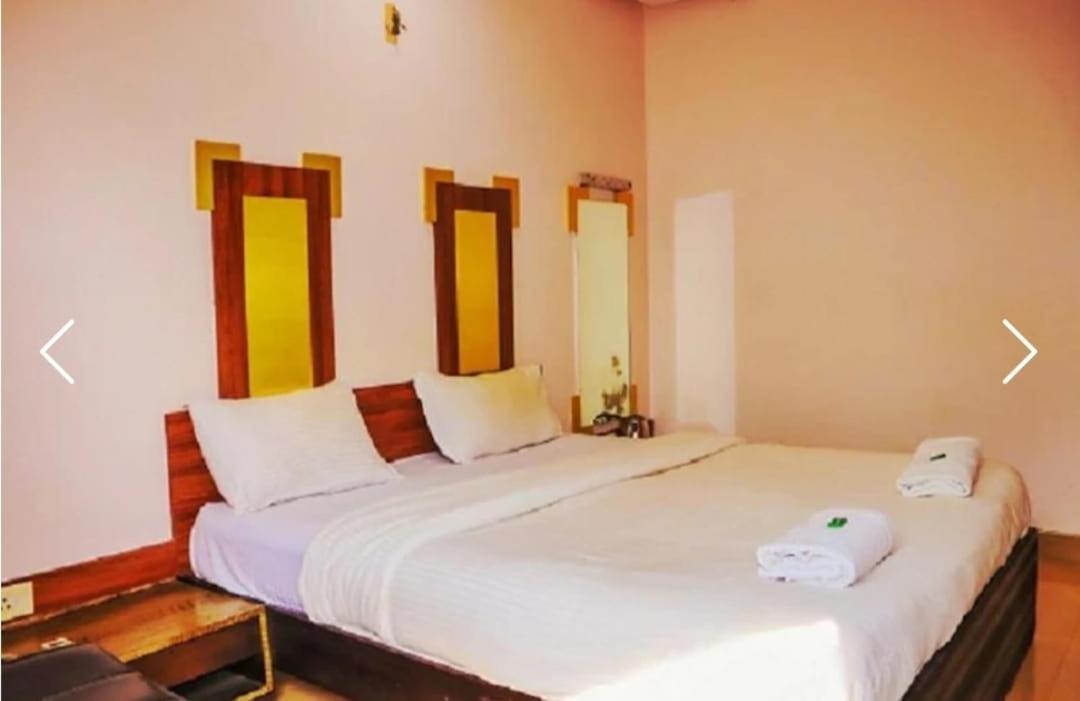 לונבלה Hotel Laxmi Residency מראה חיצוני תמונה