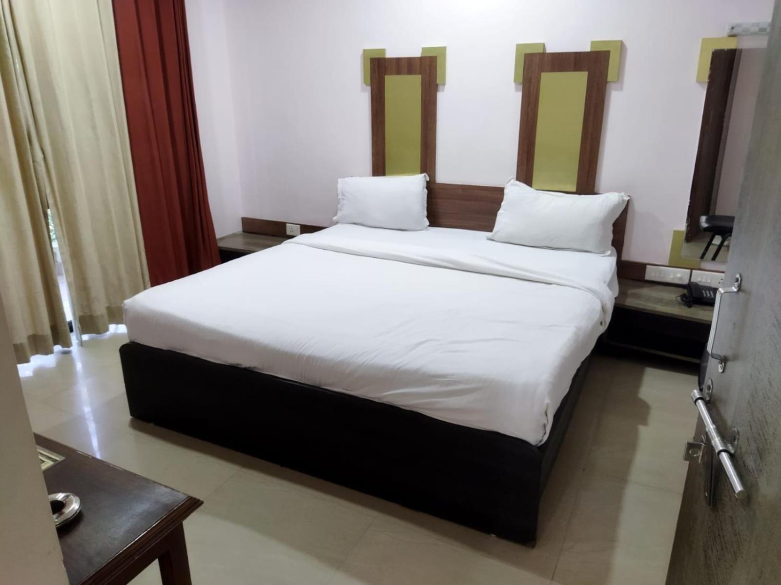 לונבלה Hotel Laxmi Residency מראה חיצוני תמונה