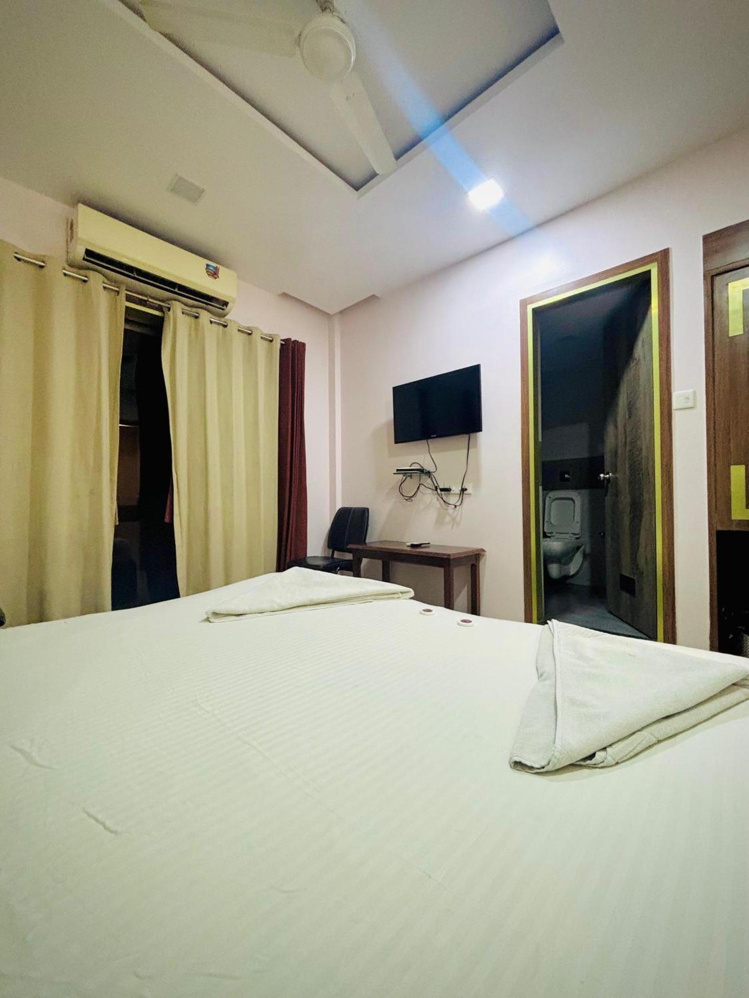 לונבלה Hotel Laxmi Residency מראה חיצוני תמונה