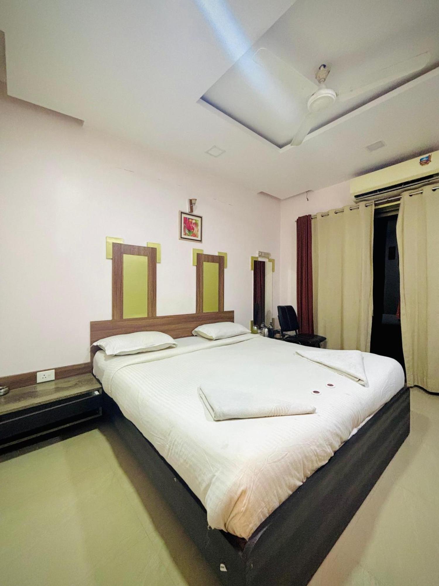 לונבלה Hotel Laxmi Residency מראה חיצוני תמונה