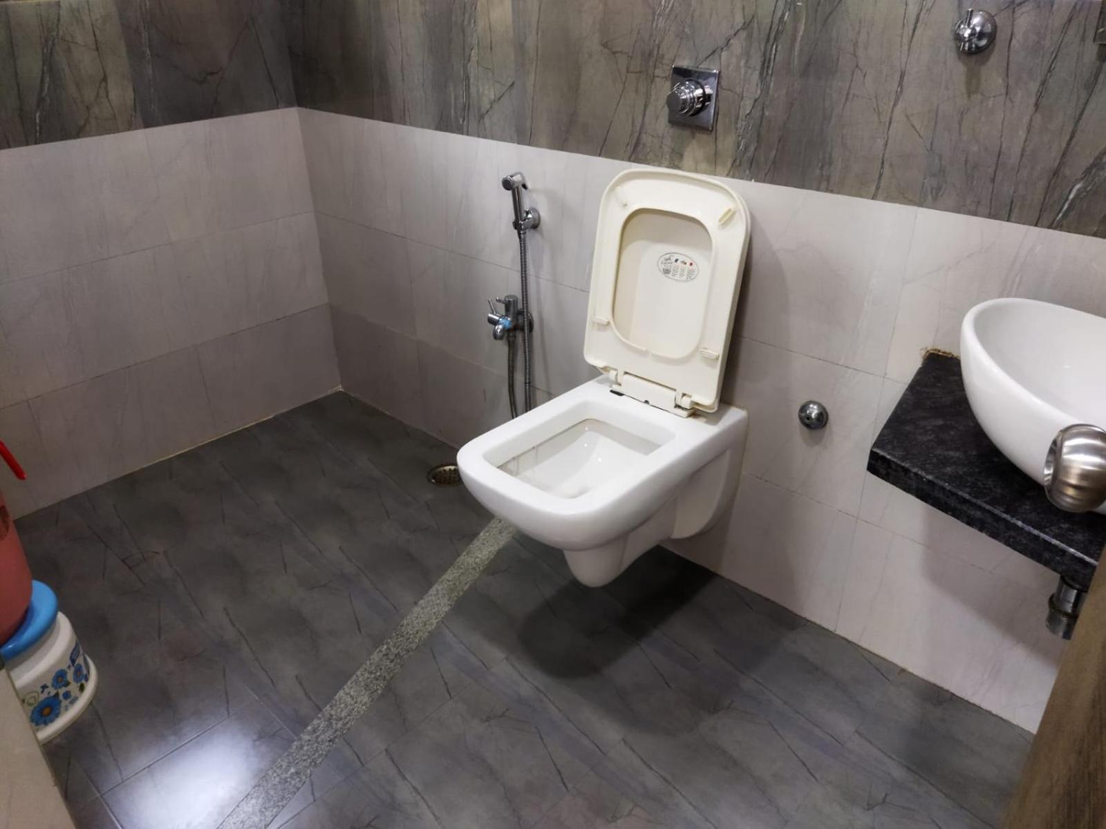 לונבלה Hotel Laxmi Residency מראה חיצוני תמונה