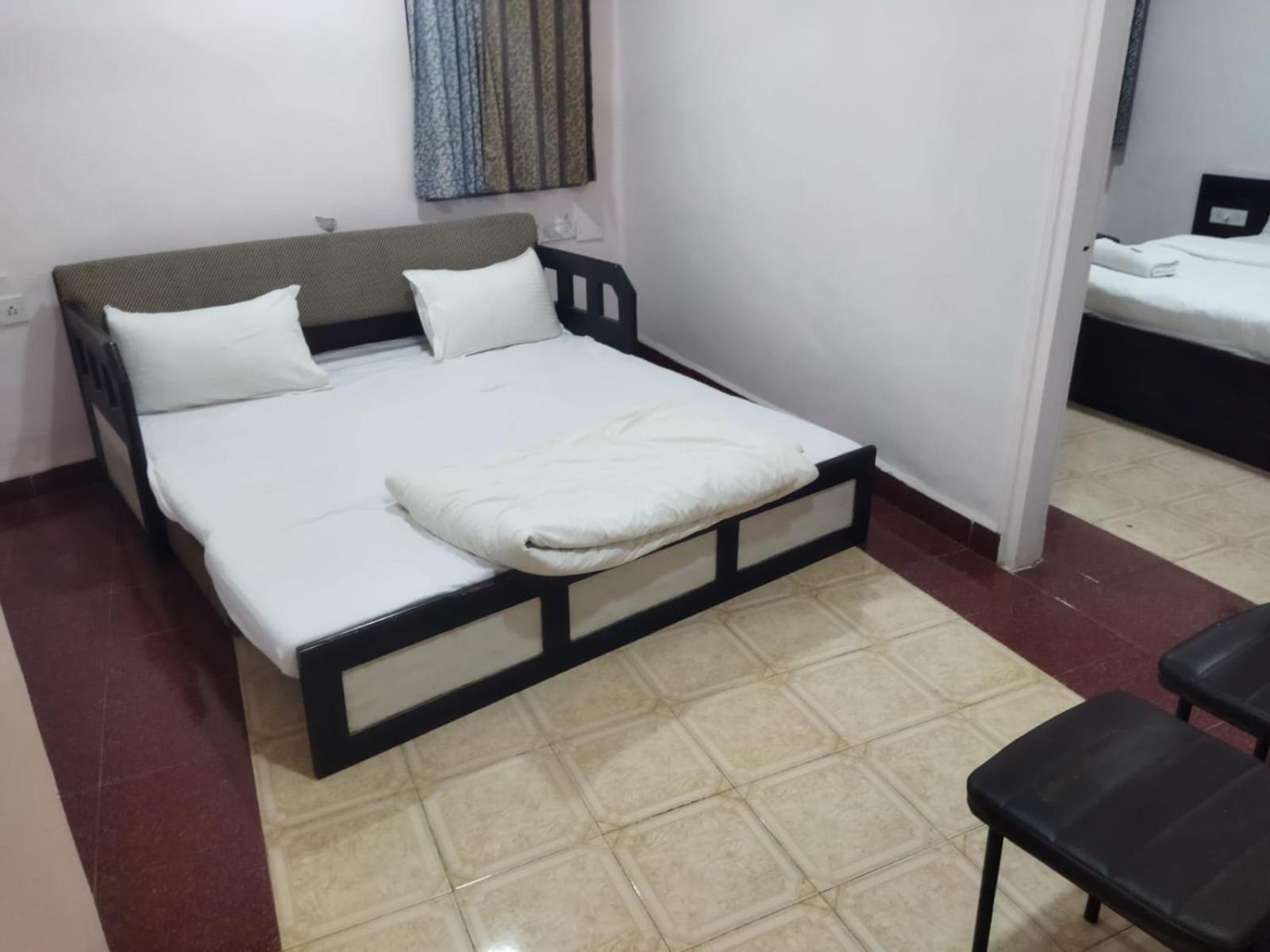 לונבלה Hotel Laxmi Residency מראה חיצוני תמונה
