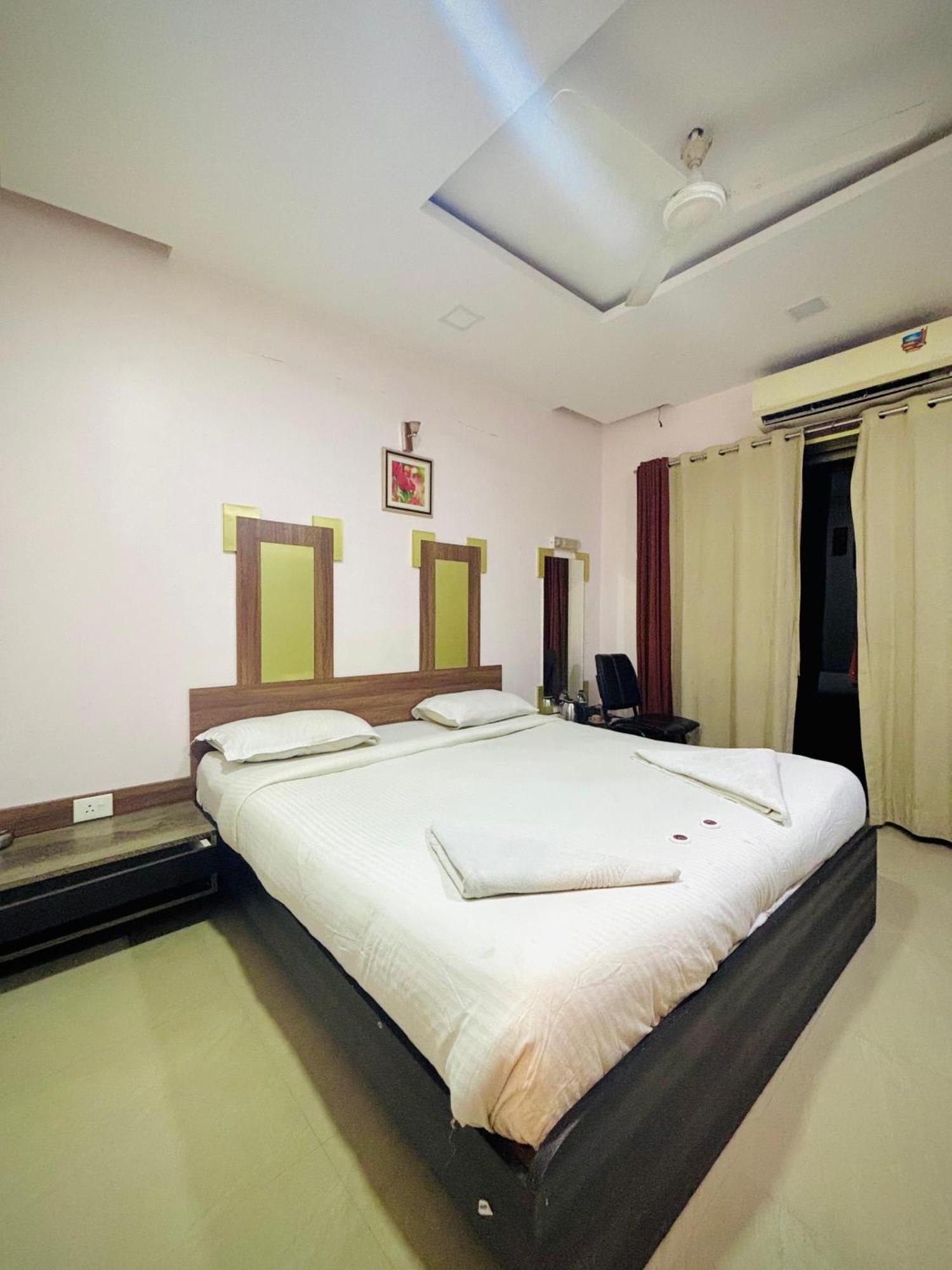 לונבלה Hotel Laxmi Residency מראה חיצוני תמונה