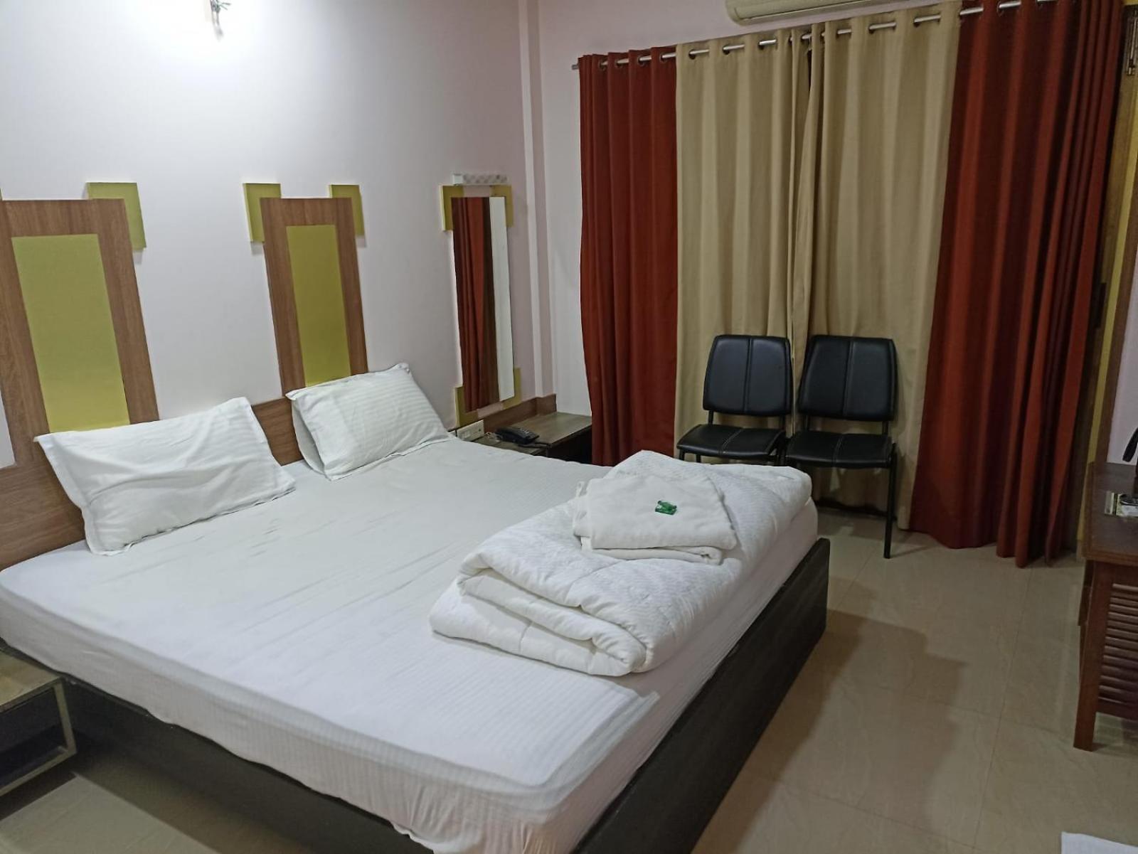 לונבלה Hotel Laxmi Residency מראה חיצוני תמונה