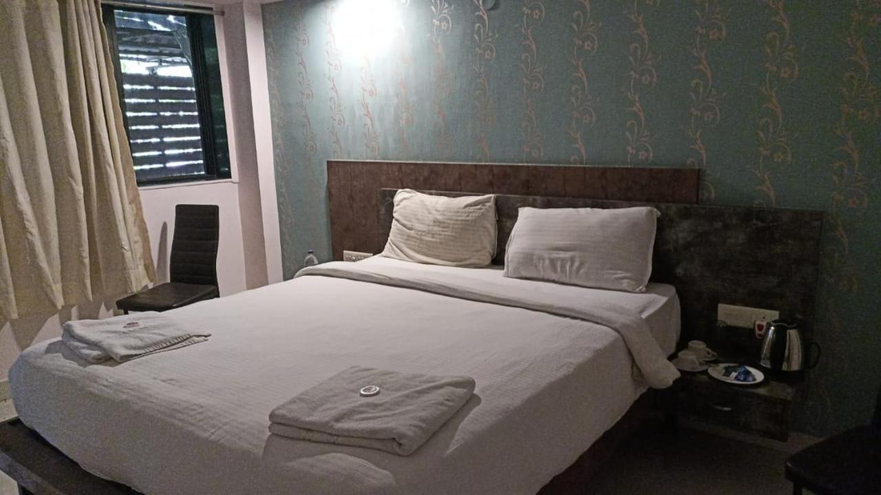 לונבלה Hotel Laxmi Residency מראה חיצוני תמונה