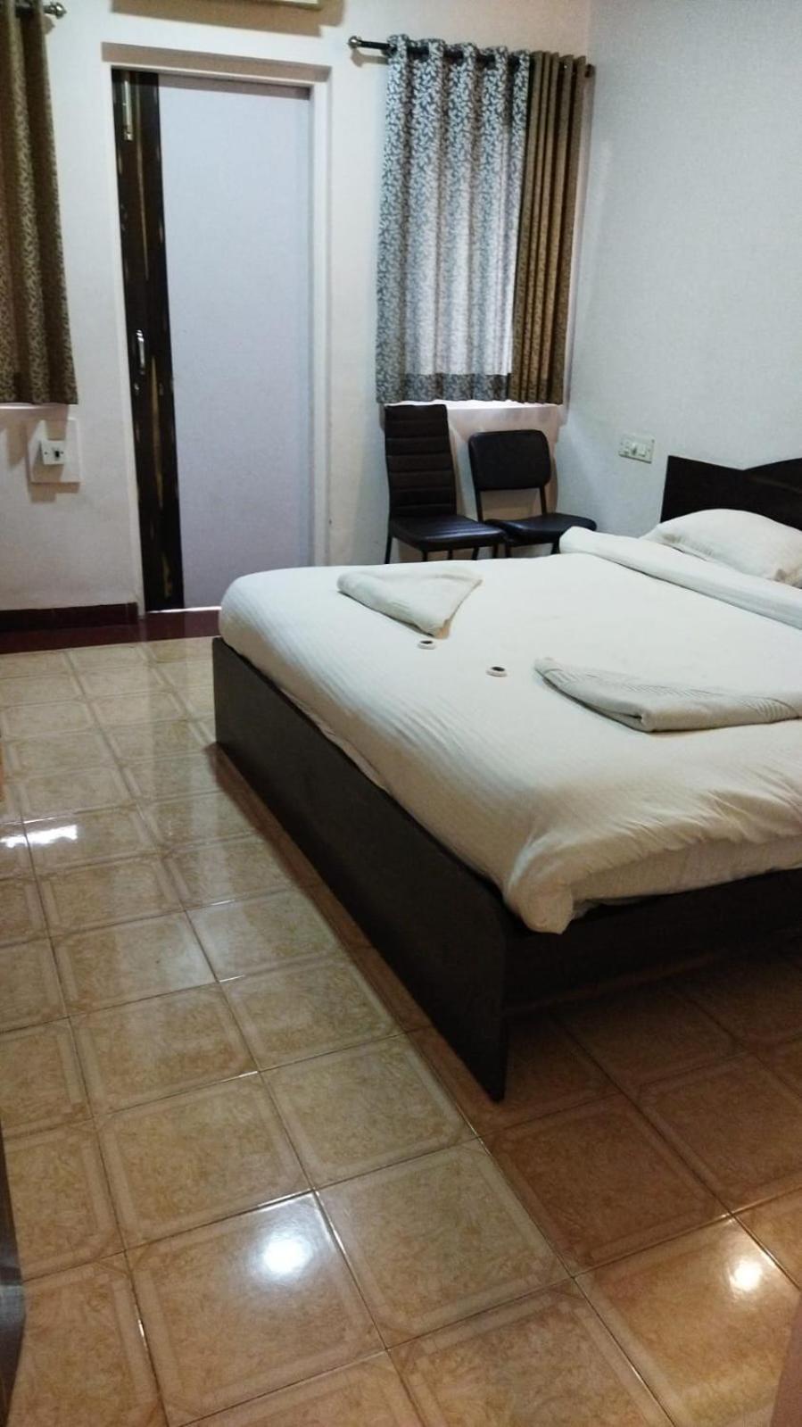 לונבלה Hotel Laxmi Residency מראה חיצוני תמונה