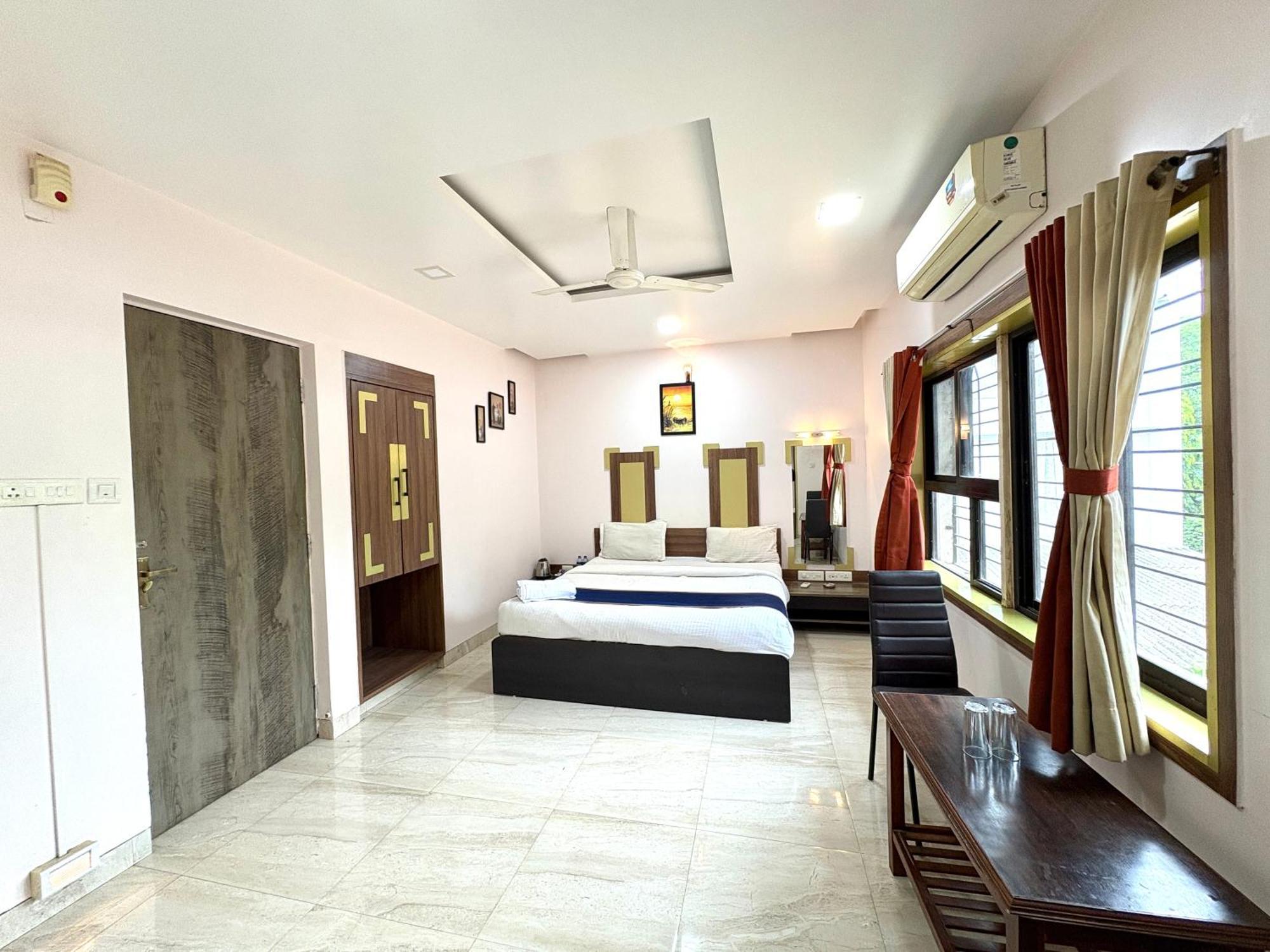 לונבלה Hotel Laxmi Residency מראה חיצוני תמונה