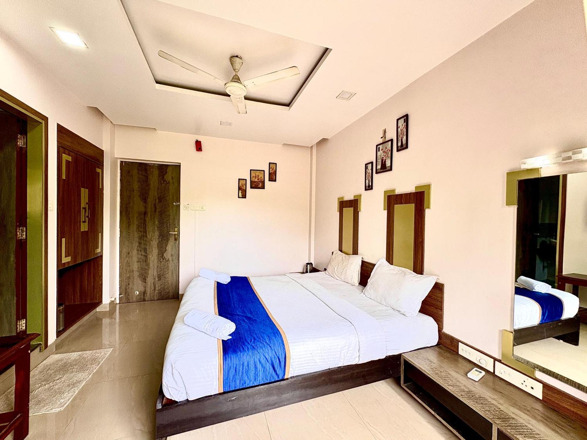 לונבלה Hotel Laxmi Residency מראה חיצוני תמונה