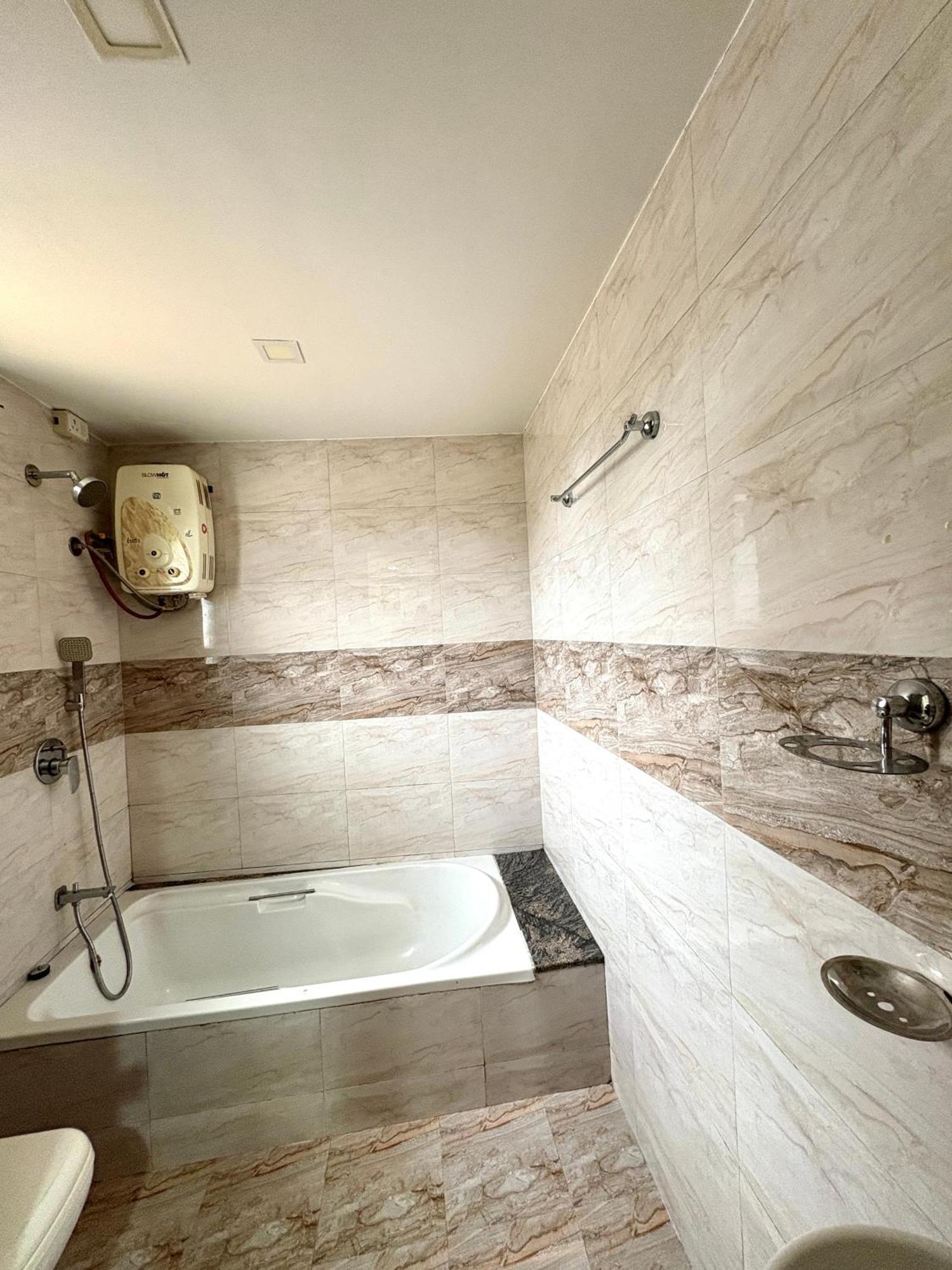 לונבלה Hotel Laxmi Residency מראה חיצוני תמונה