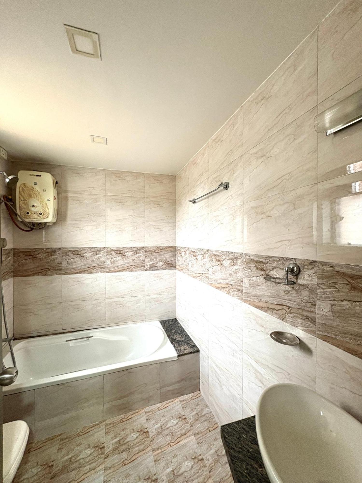 לונבלה Hotel Laxmi Residency מראה חיצוני תמונה
